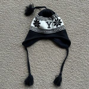 New Yale University logo Pom Pom fleece lined intarsia fair isle knit beanie hat